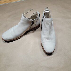 Timberland Size 9 Light Creamy Beige Somers Falls Shortie Ankle Boots